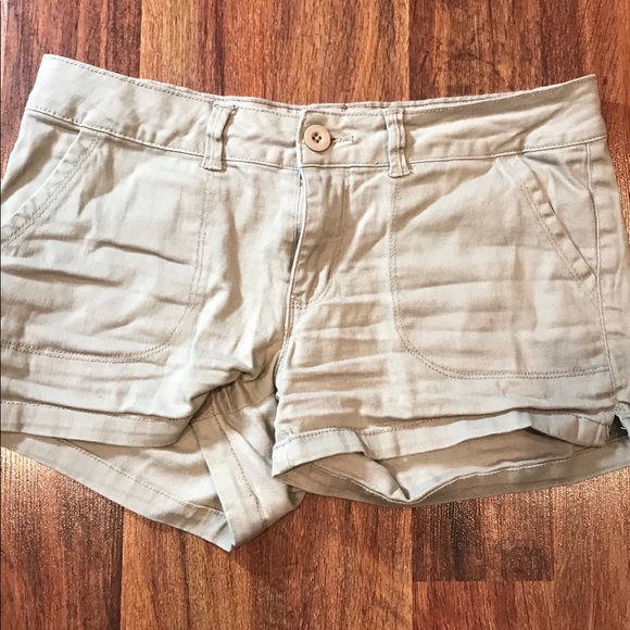 Khaki shorts - Picture 1 of 1